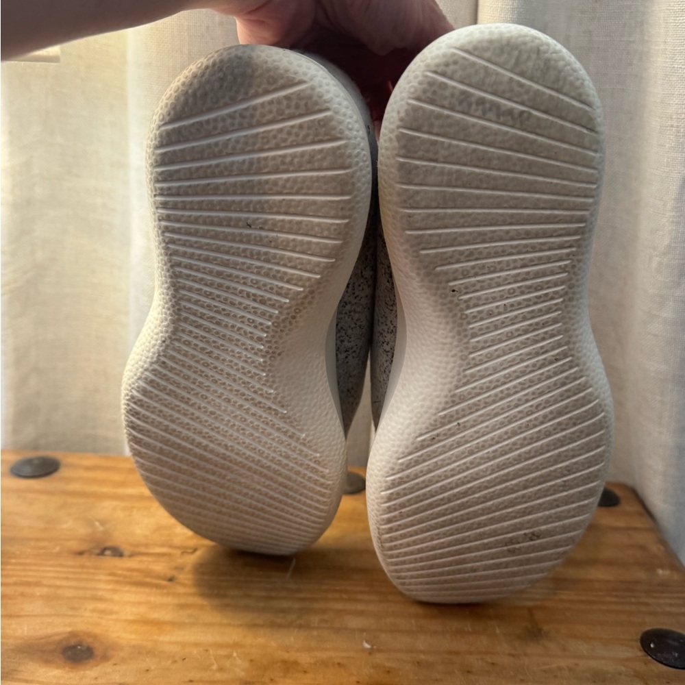 allbirds Women's Wool Runner in Light Gray and White - Picture 7 of 7